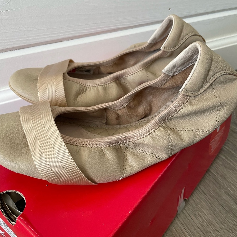 Puma Women's Beige Leather Flats